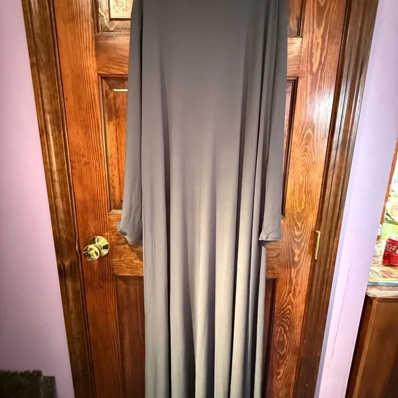 Elegant Gray Maxi Dress - Picture 2 of 5